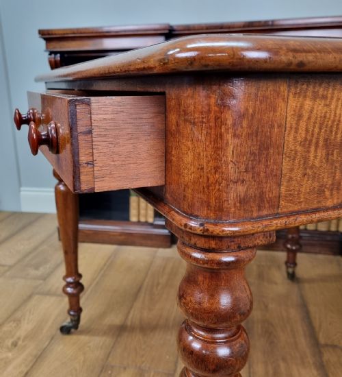 A FINE ANTIQUE MAHOGANY WRITING TABLE WITH FOUR DRAWERS CIRCA 1840 - ADDITIONAL PHOTO 4