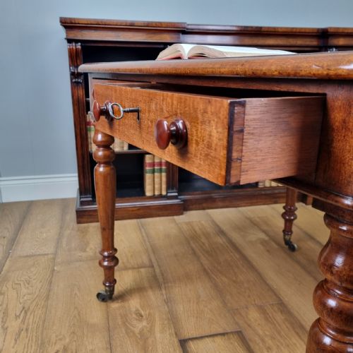 A FINE ANTIQUE MAHOGANY WRITING TABLE WITH FOUR DRAWERS CIRCA 1840 - ADDITIONAL PHOTO 5