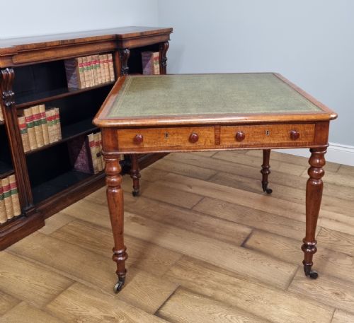 A FINE ANTIQUE MAHOGANY WRITING TABLE WITH FOUR DRAWERS CIRCA 1840 - ADDITIONAL PHOTO 6