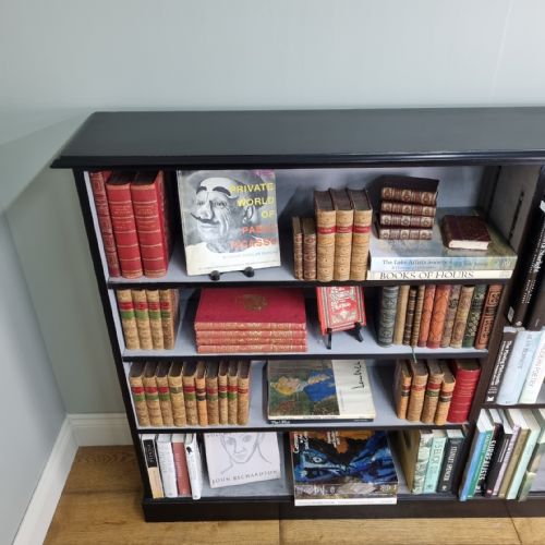 AN EBONISED OPEN BOOKCASE CIRCA 1930 - ADDITIONAL PHOTO 7