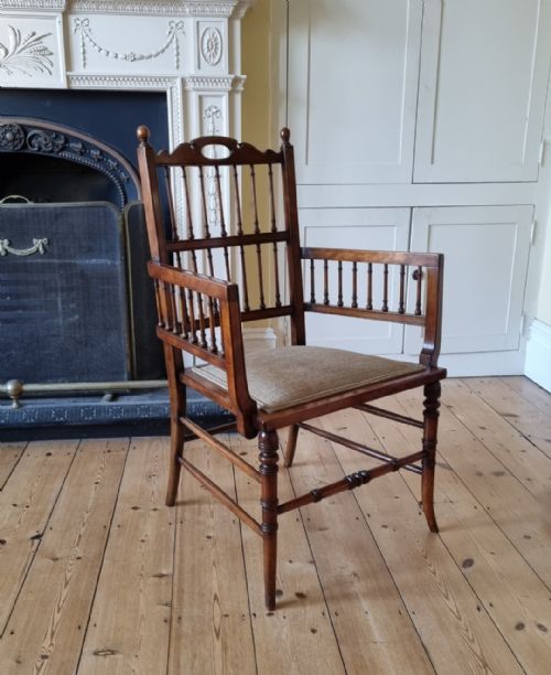 AN ARTS CRAFTS INSPIRED SPINDLE BACKED BEDROOM CHAIR - ADDITIONAL PHOTO 2