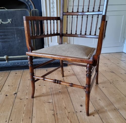 AN ARTS CRAFTS INSPIRED SPINDLE BACKED BEDROOM CHAIR - ADDITIONAL PHOTO 5