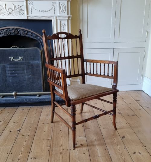 AN ARTS CRAFTS INSPIRED SPINDLE BACKED BEDROOM CHAIR - ADDITIONAL PHOTO 7
