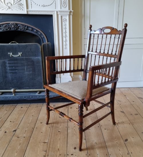 AN ARTS CRAFTS INSPIRED SPINDLE BACKED BEDROOM CHAIR - ADDITIONAL PHOTO 8