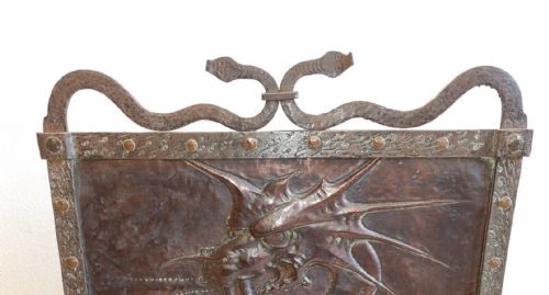 'THE DRAGON' AN IMPRESSIVE ARTS CRAFTS MOVEMENT FIRE SCREEN - ADDITIONAL PHOTO 3