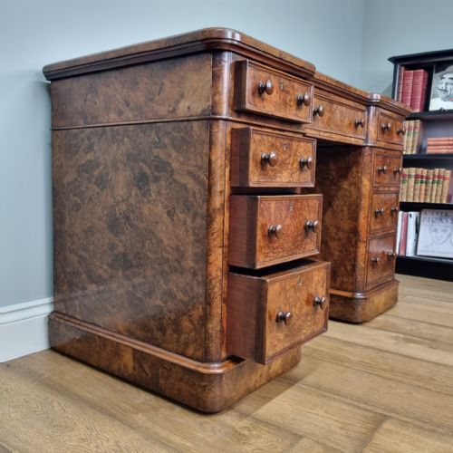 AN ANTIQUE BURR WALNUT PEDESTAL DESK ATTRIBUTED TO W J MANSELL OF LONDON CIRCA 1860 - ADDITIONAL PHOTO 4