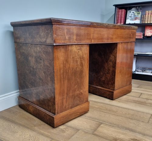 AN ANTIQUE BURR WALNUT PEDESTAL DESK ATTRIBUTED TO W J MANSELL OF LONDON CIRCA 1860 - ADDITIONAL PHOTO 7