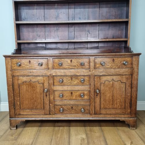 AN ANTIQUE GEORGIAN SIXDRAWER OAK WELSH DRESSER - ADDITIONAL PHOTO 2