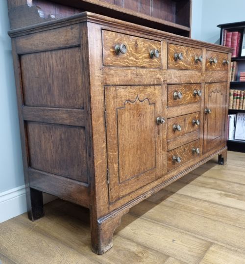 AN ANTIQUE GEORGIAN SIXDRAWER OAK WELSH DRESSER - ADDITIONAL PHOTO 6