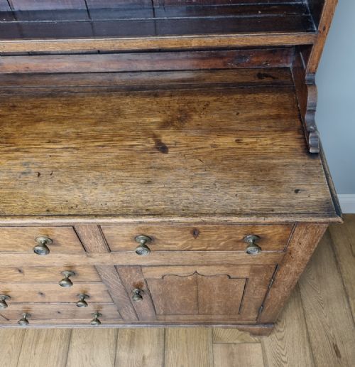 AN ANTIQUE GEORGIAN SIXDRAWER OAK WELSH DRESSER - ADDITIONAL PHOTO 11