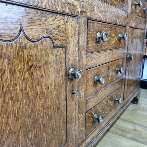 AN ANTIQUE GEORGIAN SIXDRAWER OAK WELSH DRESSER - ADDITIONAL PHOTO 13