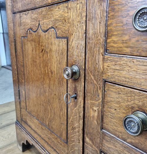 AN ANTIQUE GEORGIAN SIXDRAWER OAK WELSH DRESSER - ADDITIONAL PHOTO 14