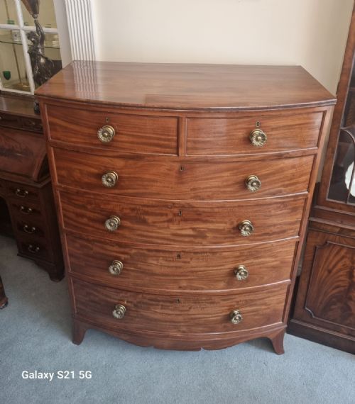 A FINE ANTIQUE MAHOGANY BOW CHEST OF SIX DRAWERS - ADDITIONAL PHOTO 2