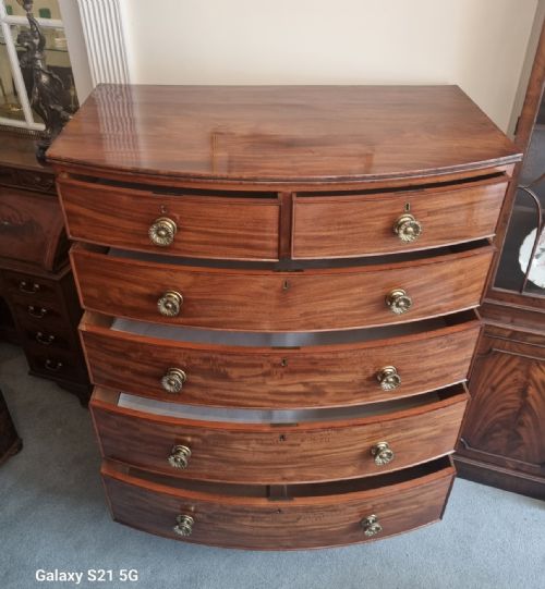 A FINE ANTIQUE MAHOGANY BOW CHEST OF SIX DRAWERS - ADDITIONAL PHOTO 6
