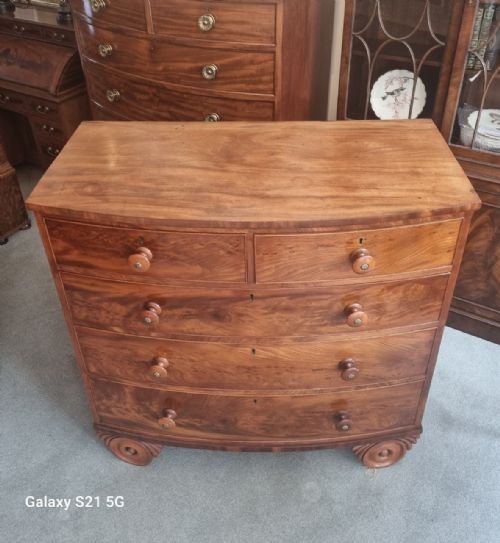 ANTIQUE BOW CHEST OF DRAWERS WITH UNUSUAL TURNED AND CARVED FEET - ADDITIONAL PHOTO 3