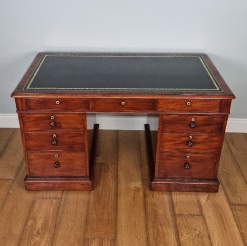 A FINE ANTIQUE MAHOGANY PEDESTAL DESK CIRCA 1840 - ADDITIONAL PHOTO 2