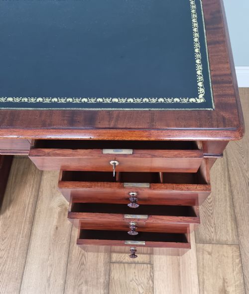 A FINE ANTIQUE MAHOGANY PEDESTAL DESK CIRCA 1840 - ADDITIONAL PHOTO 7