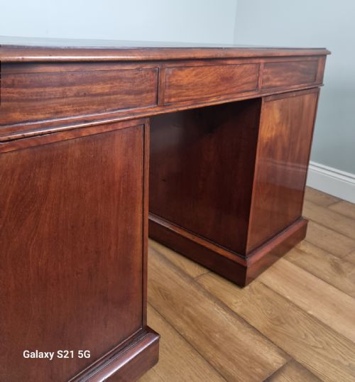 A FINE ANTIQUE MAHOGANY PEDESTAL DESK CIRCA 1840 - ADDITIONAL PHOTO 10