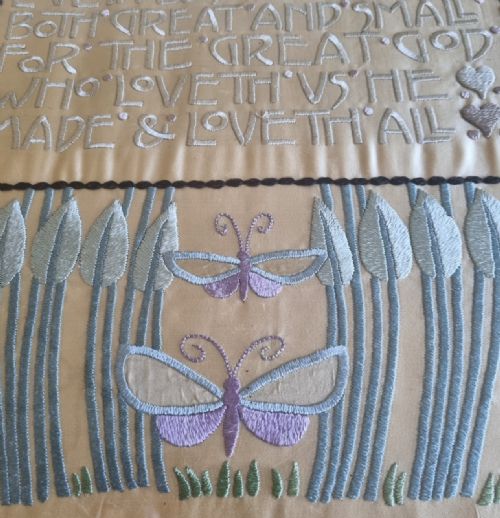A CHARMING ARTS CRAFTS NEEDLEWORK PANEL CIRCA 1910 - ADDITIONAL PHOTO 4