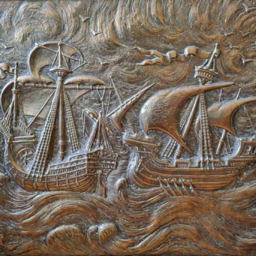 AN ANTIQUE BRASS FIRE SCREEN IN THE STYLE OF THE ARTS CRAFTS MOVEMENT - ADDITIONAL PHOTO 1
