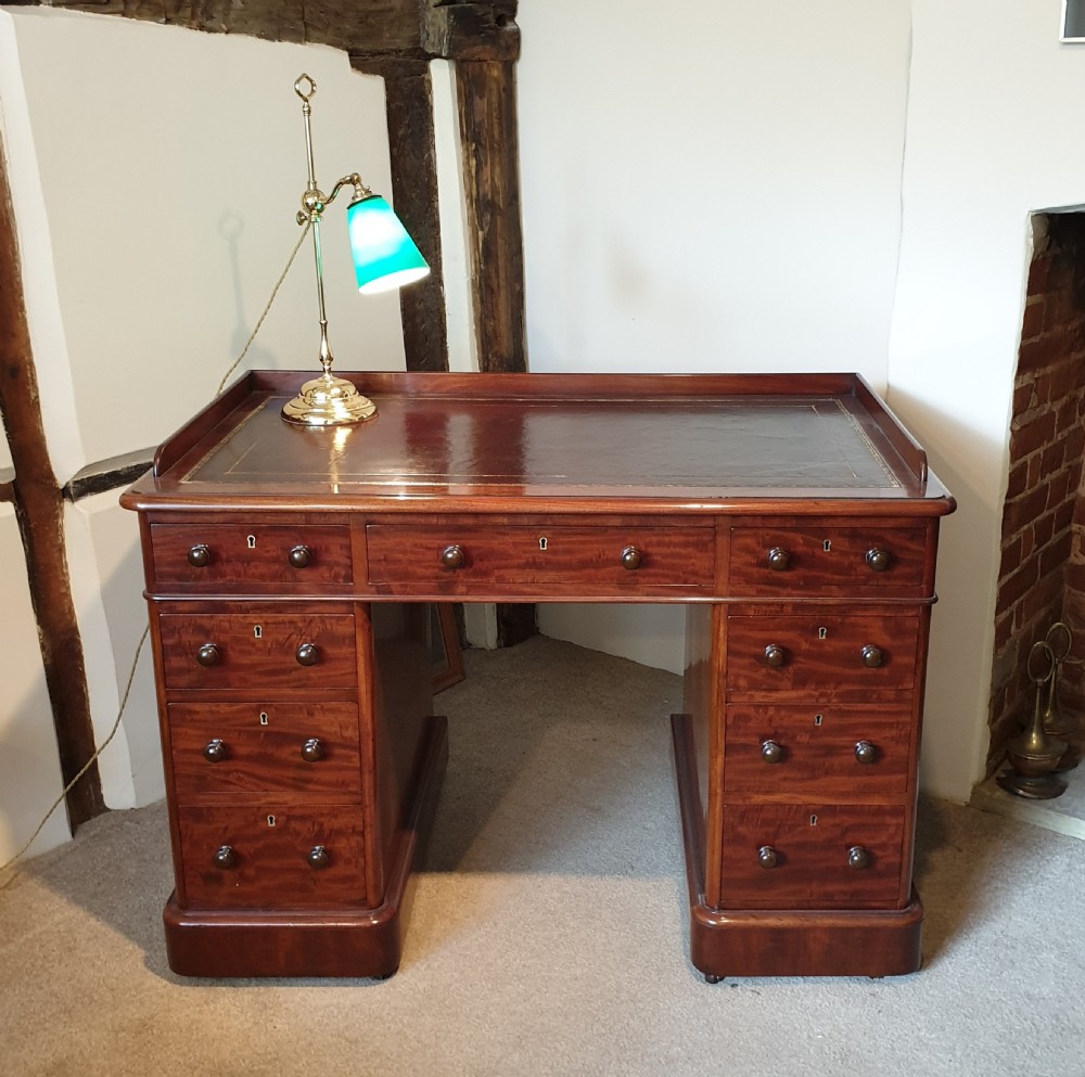 Fine Mahogany Pedestal Desk 