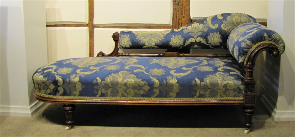 Walnut show frame chaise lounge (Circa 1870)