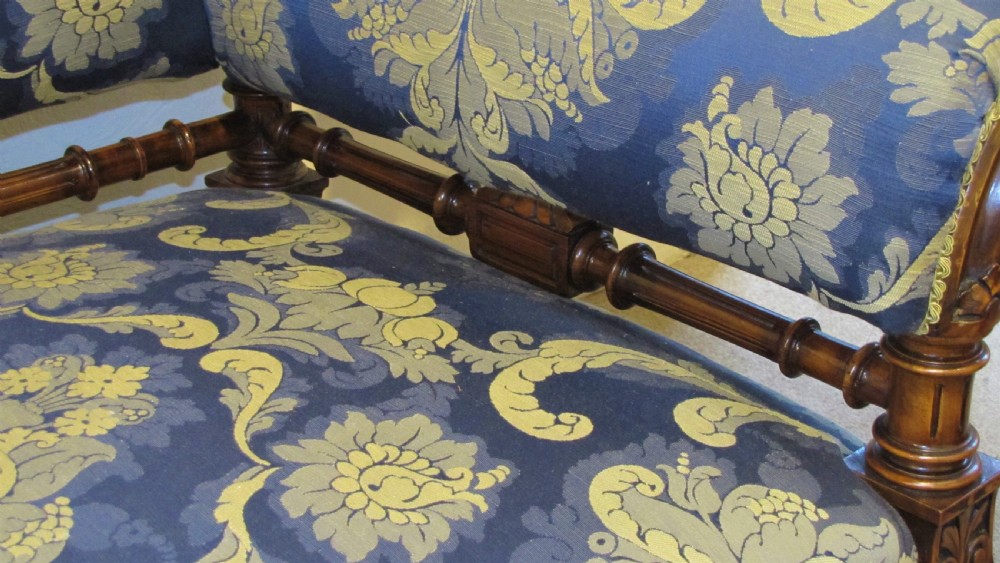 Walnut show frame chaise lounge (Circa 1870) View VI