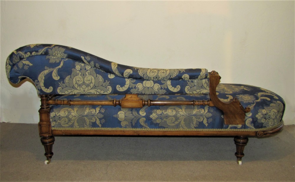 Walnut show frame chaise lounge (Circa 1870) View VIII