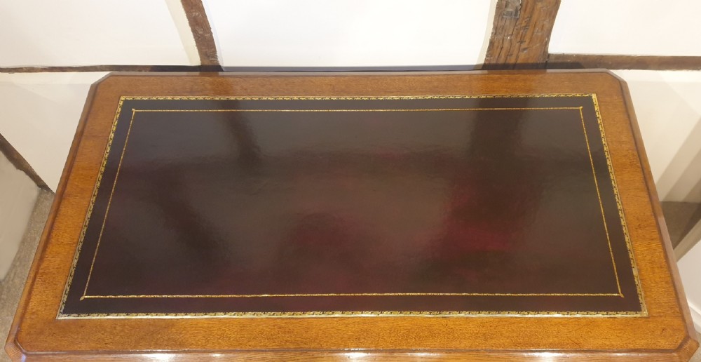 Fine Late 19th Century oak pedestal desk in the Gothic style  View III