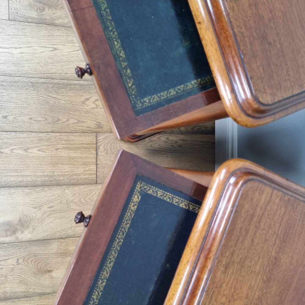 A fine pair of mahogany pedestal bedside chests with brushing slides View VIII
