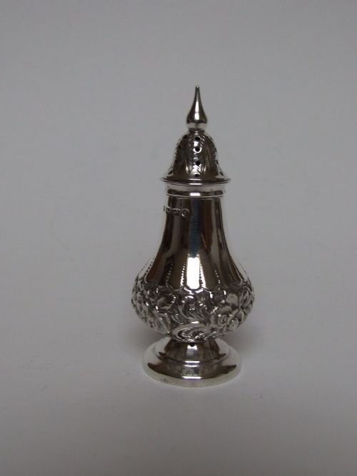 An Attractive Victorian Silver Pepper Pot, by George Unite.