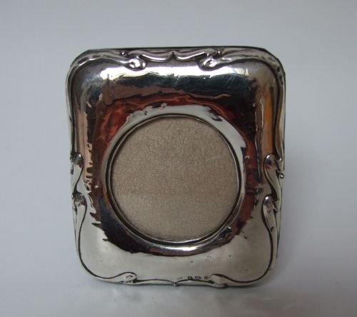 An Attractive Edwardian Silver Photo Frame.