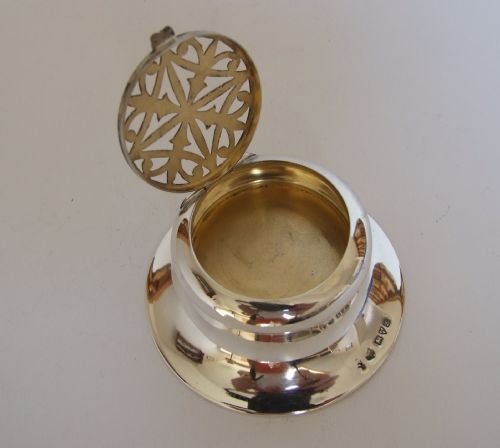 fig 1. An extremely rare novelty silver trinket pot with pot pouree resevoir.