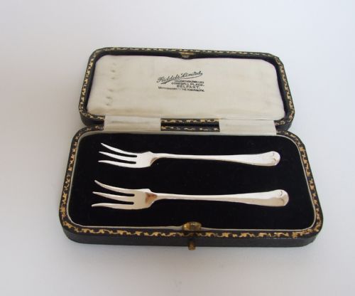An Elegant Boxed Pair of Silver Pickleforks.