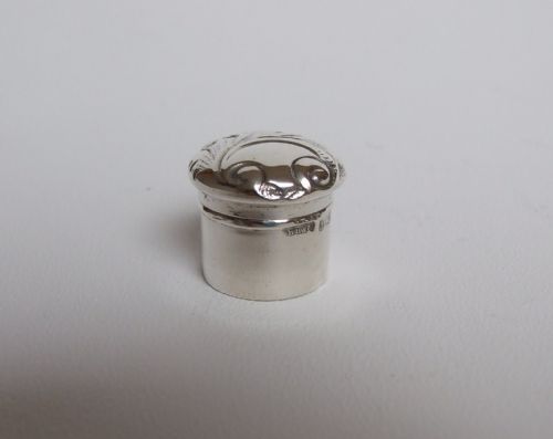 Gorgeous Edwardian Rococo Miniature Silver Pillbox.