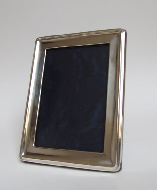 A Stylish and Useful First World War Silver Photo Frame.