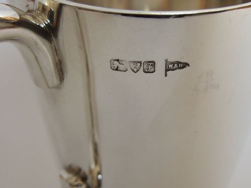 fig 1. A superb Edwardian silver pint tankard, assayed in Chester.