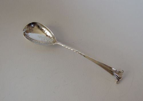 A Lovely Onslow Pattern Edwardian Silver Preserve Spoon.