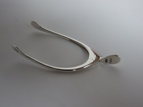 Novelty Pair of Edwardian Sprung Silver Wishbone Nips.