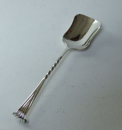 Fine Onslow Pattern Victorian Silver Sugar Shovel.
