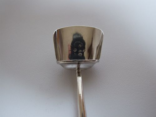 fig 1. A rare Georgian silver and mother of pearl caddy spoon.