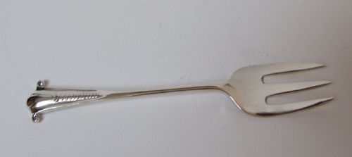 An Onslow Pattern Victorian Silver Oyster Fork.