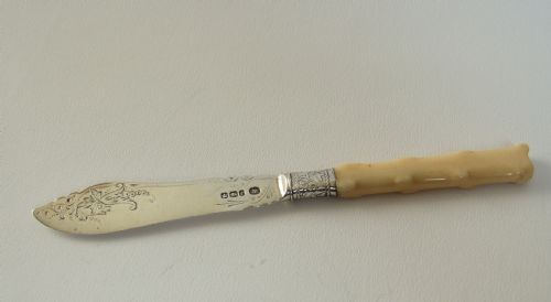 An Attractive Victorian Silver Butter Knife.