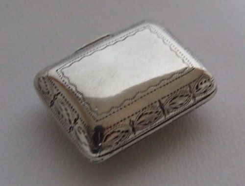 fig 1. A stunning George III silver 'cushion' vinaigrette by Samuel Penbeton.