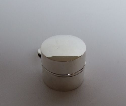 An Edwardian Silver Pillbox with Hinged Lid.