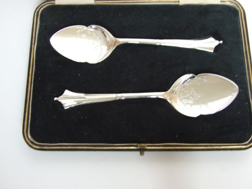fig 1. A superb pair of Albany pattern Victorian silver ice cream spades.