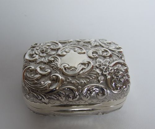 fig 1. A magnificent Victorian silver gilt soap box.