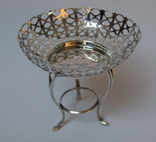 A Gorgeous Edwardian Pierced Silver Sweetmeat Stand.
