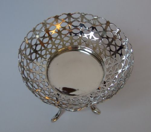 fig 1. A gorgeous Edwardian pierced silver sweetmeat stand.
