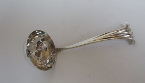 A Charming Onslow Pattern George V Silver Sifter Spoon